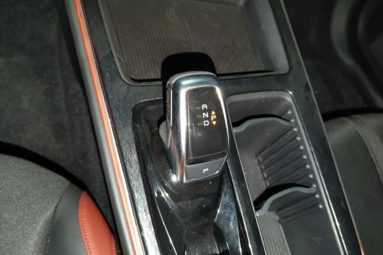 Used Dongfeng Aeolus Yixuan MAX 2023 1.5T Super-Powered Dad Edition Gear Lever