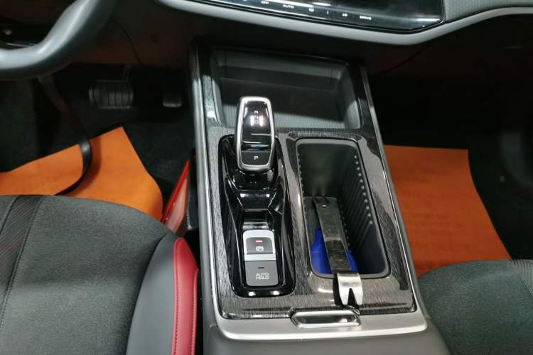Used Dongfeng Aeolus Yixuan MAX 2023 1.5T Super-Powered Dad Edition Gear Lever
