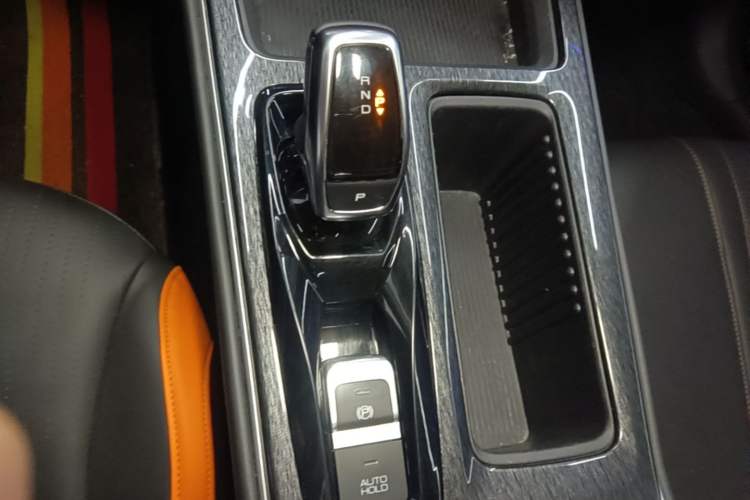 Used Dongfeng Aeolus Yixuan MAX 2023 1.5T Ultra-Stylish Trendsetting Dad Edition Gear Lever