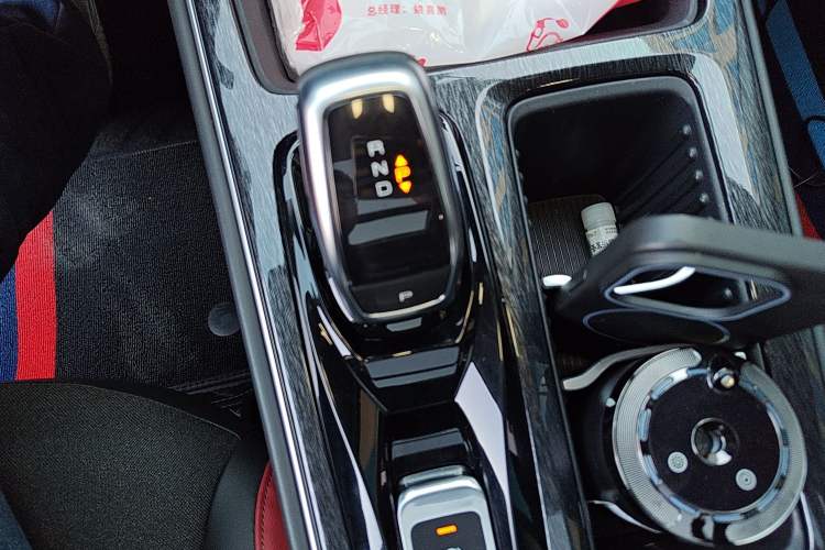 Used Dongfeng Aeolus Yixuan MAX 2023 1.5T Super-Powered Dad Edition Gear Lever