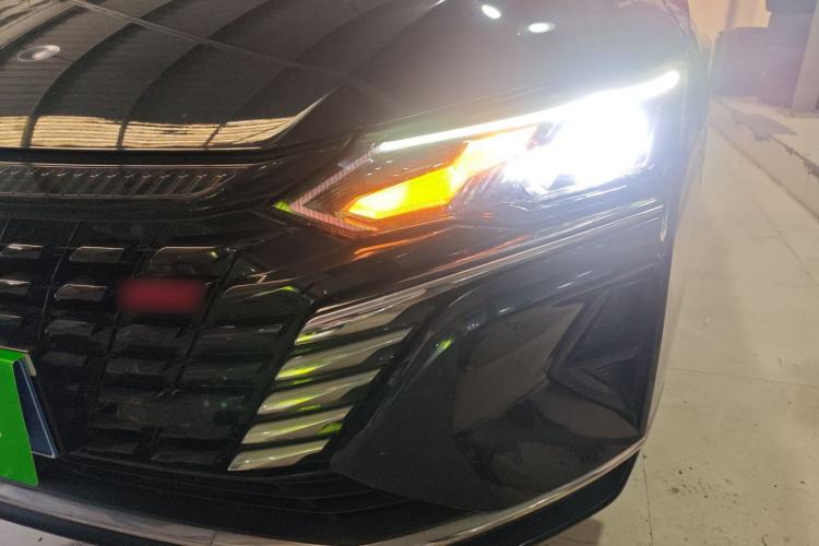 Used Dongfeng Aeolus Yixuan MAX 2023 1.5T Ultra-Stylish Trendsetting Dad Edition Left Front Headlight