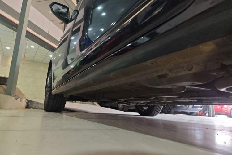 Used Dongfeng Aeolus Yixuan MAX 2023 1.5T Ultra-Stylish Trendsetting Dad Edition Left Side Sill