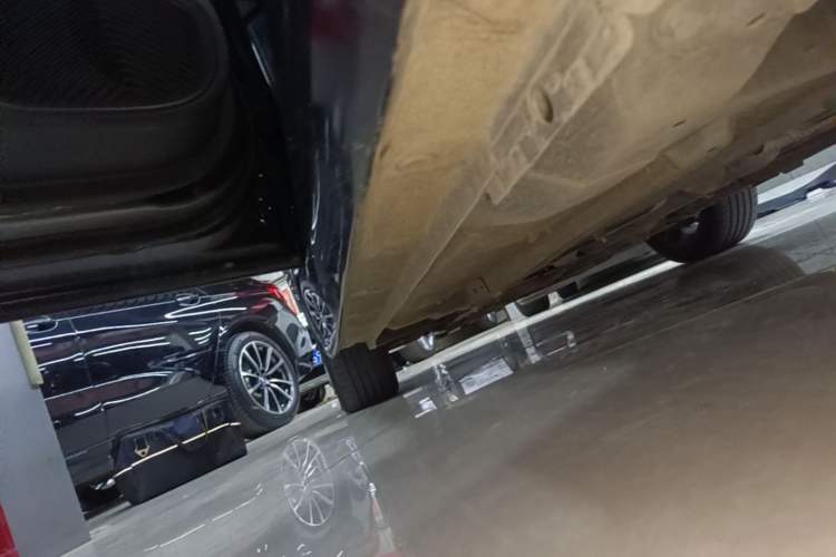 Used Dongfeng Aeolus Yixuan MAX 2023 1.5T Ultra-Stylish Trendsetting Dad Edition Left Side Sill