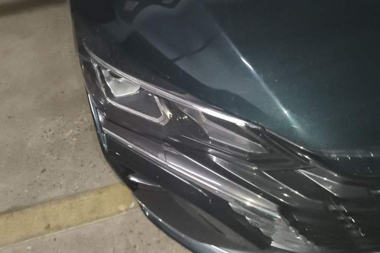 Used Dongfeng Aeolus Yixuan MAX 2023 1.5T Ultra-Stylish Trendsetting Dad Edition Right Front Headlight