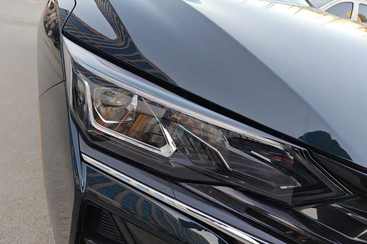 Used Dongfeng Aeolus Yixuan MAX 2023 1.5T Super-Powered Dad Edition Right Front Headlight