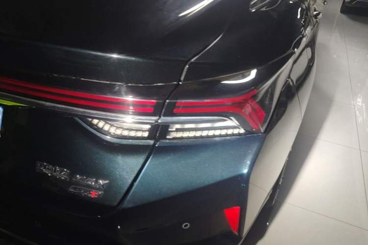 Used Dongfeng Aeolus Yixuan MAX 2023 1.5T Super-Powered Dad Edition Right Rear Taillight