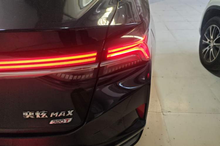 Used Dongfeng Aeolus Yixuan MAX 2023 1.5T Ultra-Stylish Trendsetting Dad Edition Right Rear Taillight