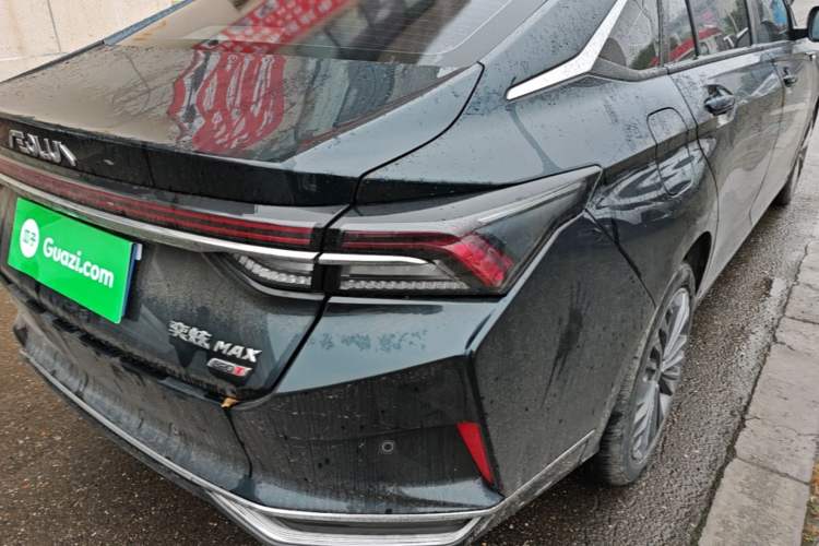 Used Dongfeng Aeolus Yixuan MAX 2023 1.5T Super-Powered Dad Edition Right Rear Taillight