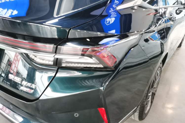 Used Dongfeng Aeolus Yixuan MAX 2023 1.5T Super-Powered Dad Edition Right Rear Taillight