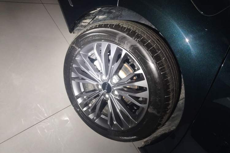 Used Dongfeng Aeolus Yixuan MAX 2023 1.5T Super-Powered Dad Edition Right Rear Wheel Hub