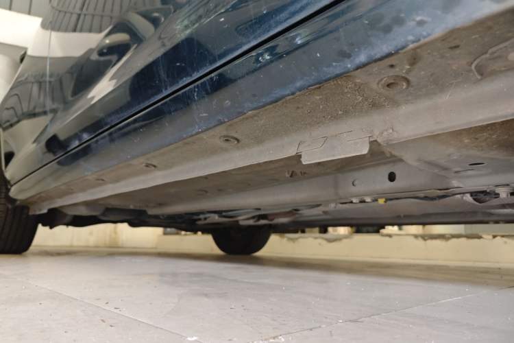 Used Dongfeng Aeolus Yixuan MAX 2023 1.5T Ultra-Stylish Trendsetting Dad Edition Right Side Sill