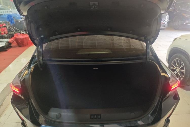 Used Dongfeng Aeolus Yixuan MAX 2023 1.5T Ultra-Stylish Trendsetting Dad Edition Trunk