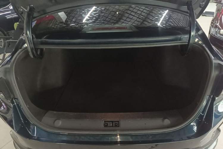 Used Dongfeng Aeolus Yixuan MAX 2023 1.5T Ultra-Stylish Trendsetting Dad Edition Trunk