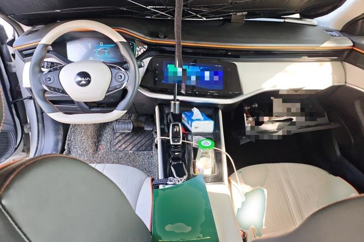 Used Dongfeng Aeolus Yixuan MAX 2023 1.5T Super Cool Trendy Dad Edition Center Console