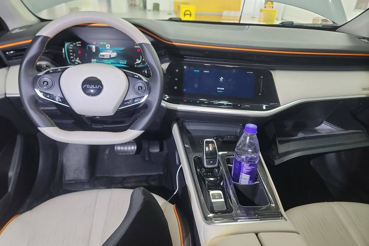 Used Dongfeng Aeolus Yixuan MAX 2023 1.5T Super Cool Trendy Dad Edition Center Console