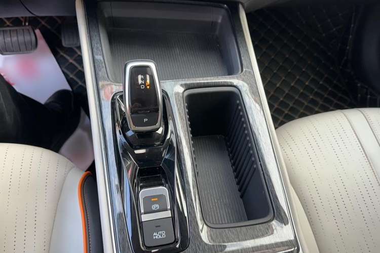 Used Dongfeng Aeolus Yixuan MAX 2023 1.5T Super Cool Trendy Dad Edition Gear Lever