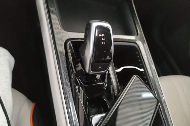 Used Dongfeng Aeolus Yixuan MAX 2023 1.5T Super Cool Trendy Dad Edition Gear Lever
