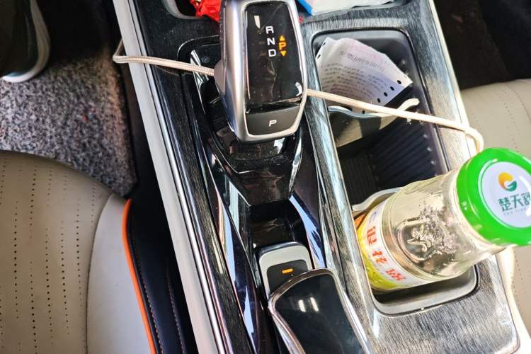 Used Dongfeng Aeolus Yixuan MAX 2023 1.5T Super Cool Trendy Dad Edition Gear Lever