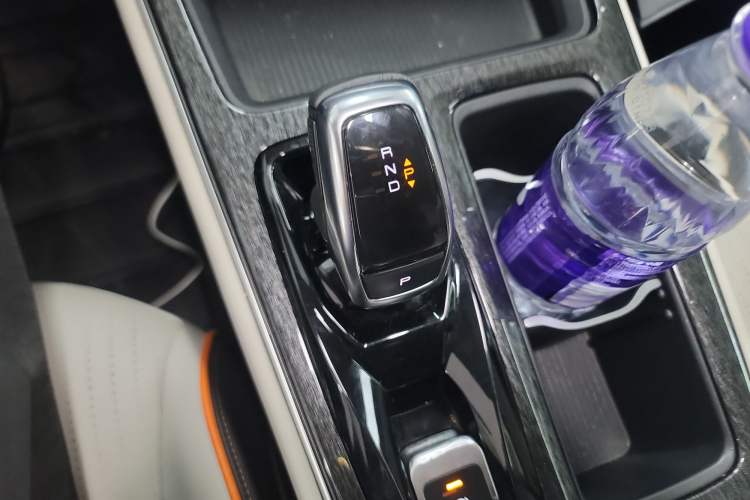 Used Dongfeng Aeolus Yixuan MAX 2023 1.5T Super Cool Trendy Dad Edition Gear Lever