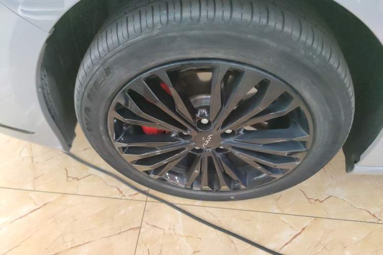 Used Dongfeng Aeolus Yixuan MAX 2023 1.5T Super Cool Trendy Dad Edition Left Front Wheel Hub