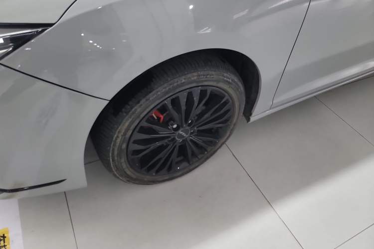 Used Dongfeng Aeolus Yixuan MAX 2023 1.5T Super Cool Trendy Dad Edition Left Front Wheel Hub