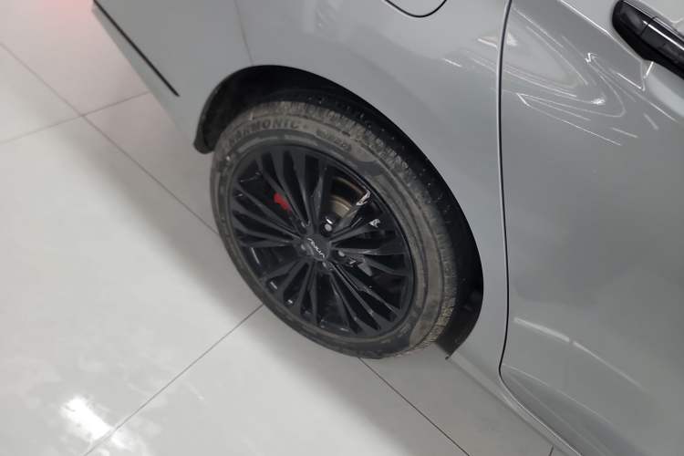 Used Dongfeng Aeolus Yixuan MAX 2023 1.5T Super Cool Trendy Dad Edition Right Rear Wheel Hub