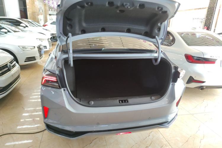 Used Dongfeng Aeolus Yixuan MAX 2023 1.5T Super Cool Trendy Dad Edition Trunk