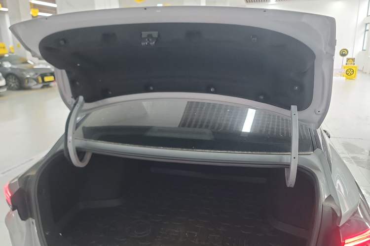 Used Dongfeng Aeolus Yixuan MAX 2023 1.5T Super Cool Trendy Dad Edition Trunk
