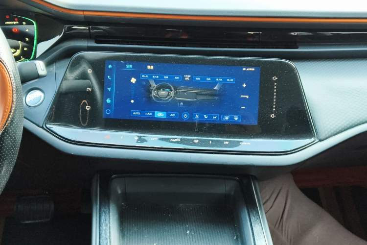 Used Dongfeng Aeolus Yixuan MAX 2023 1.5T Ultra-Stylish Trendsetting Dad Edition Audio And AC Panel