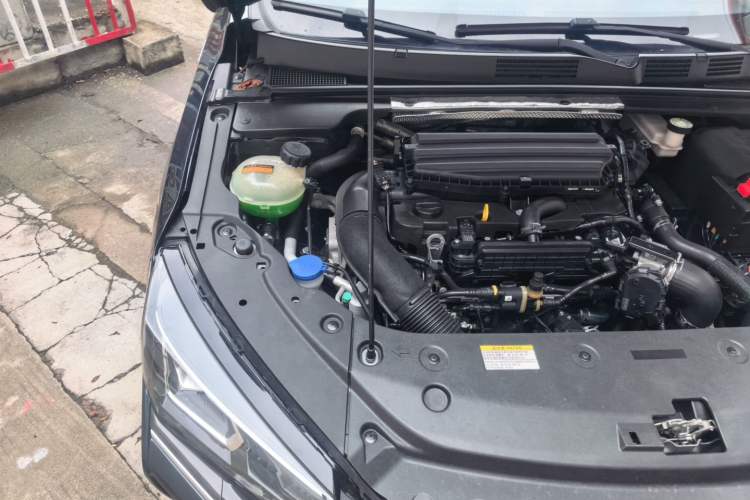 Used Dongfeng Aeolus Yixuan MAX 2023 1.5T Super-Powered Dad Edition Engine Bay Right