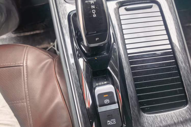 Used Dongfeng Aeolus Yixuan MAX 2023 1.5T Super-Powered Dad Edition Gear Lever