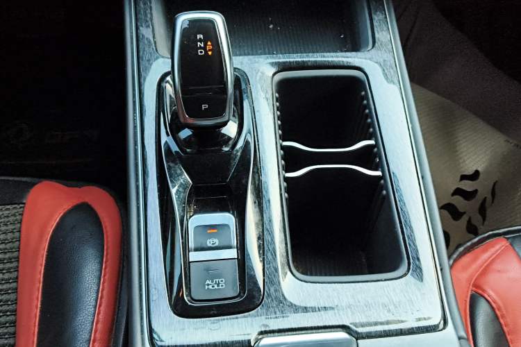 Used Dongfeng Aeolus Yixuan MAX 2023 1.5T Ultra-Stylish Trendsetting Dad Edition Gear Lever