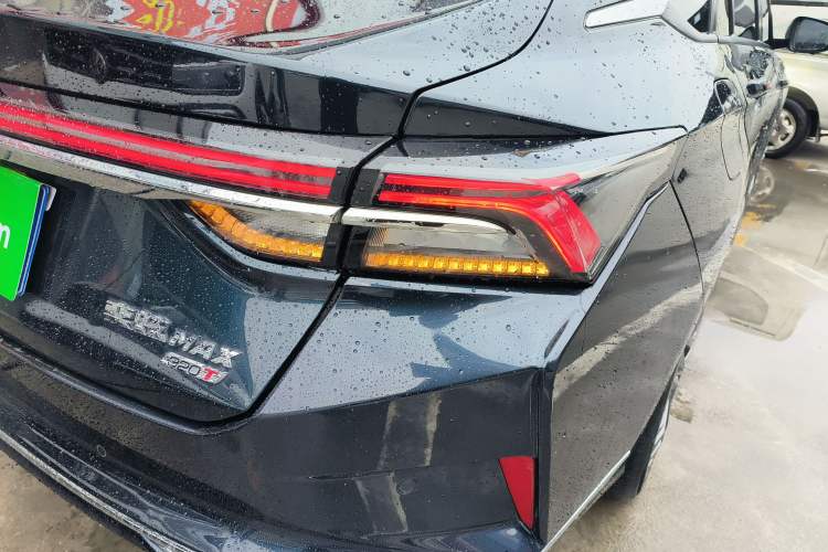 Used Dongfeng Aeolus Yixuan MAX 2023 1.5T Ultra-Stylish Trendsetting Dad Edition Right Rear Taillight