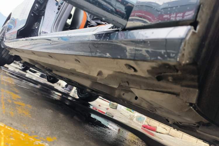 Used Dongfeng Aeolus Yixuan MAX 2023 1.5T Ultra-Stylish Trendsetting Dad Edition Right Side Sill