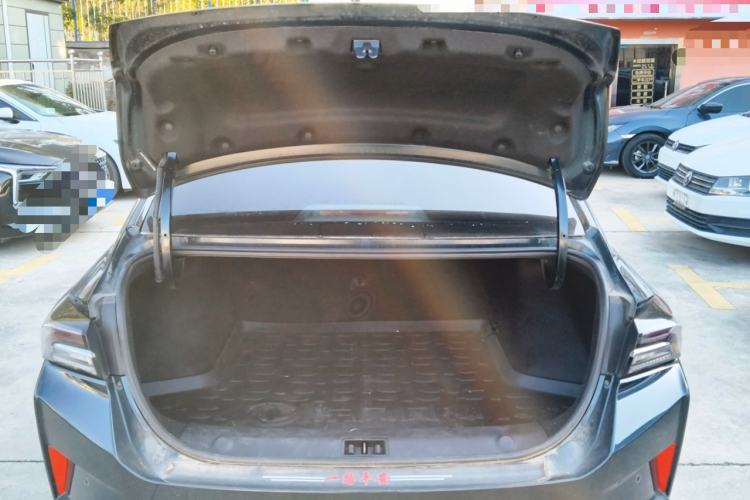 Used Dongfeng Aeolus Yixuan MAX 2023 1.5T Ultra-Stylish Trendsetting Dad Edition Trunk