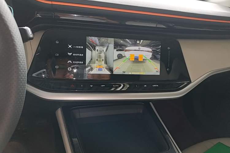 Used Dongfeng Aeolus Yixuan MAX 2023 1.5T Super Cool Trendy Dad Edition Audio And AC Panel