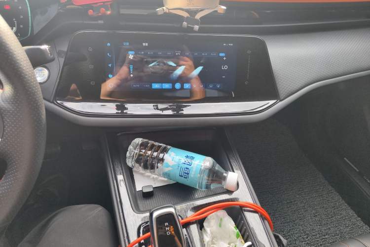 Used Dongfeng Aeolus Yixuan MAX 2023 1.5T Ultra-Stylish Trendsetting Dad Edition Audio And AC Panel