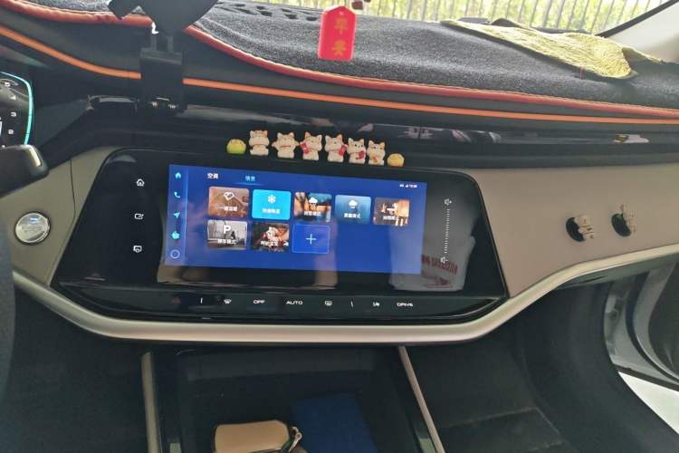 Used Dongfeng Aeolus Yixuan MAX 2023 1.5T Super Cool Trendy Dad Edition Audio And AC Panel