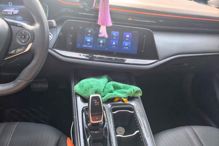 Used Dongfeng Aeolus Yixuan MAX 2023 1.5T Ultra-Stylish Trendsetting Dad Edition Audio And AC Panel