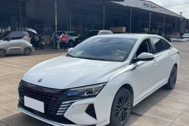 Used Dongfeng Aeolus Yixuan MAX 2023 1.5T Ultra-Stylish Trendsetting Dad Edition
