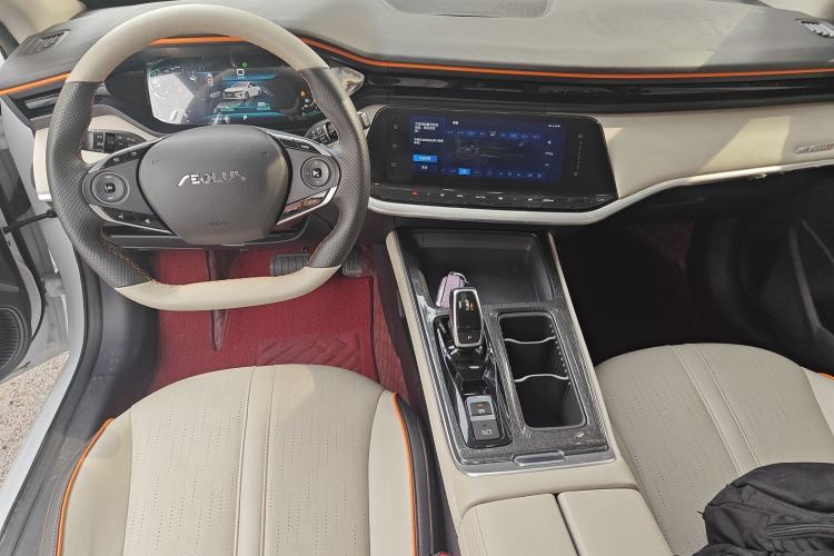 Used Dongfeng Aeolus Yixuan MAX 2023 1.5T Super Cool Trendy Dad Edition Center Console