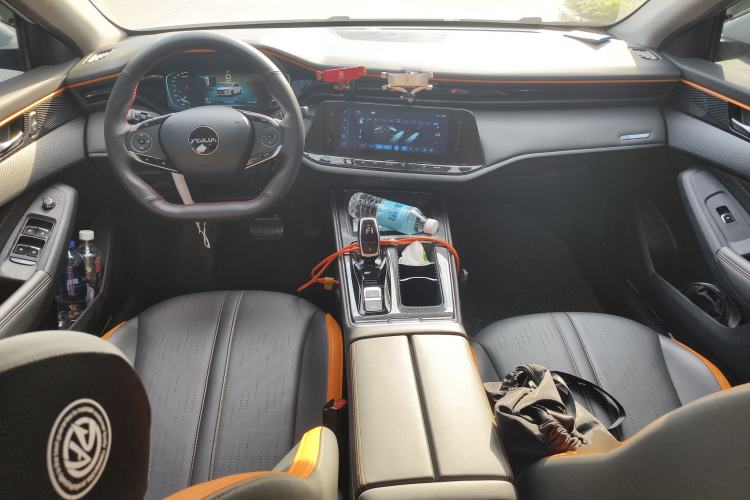 Used Dongfeng Aeolus Yixuan MAX 2023 1.5T Ultra-Stylish Trendsetting Dad Edition Center Console