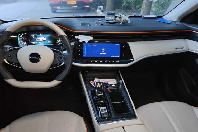 Used Dongfeng Aeolus Yixuan MAX 2023 1.5T Super Cool Trendy Dad Edition Center Console