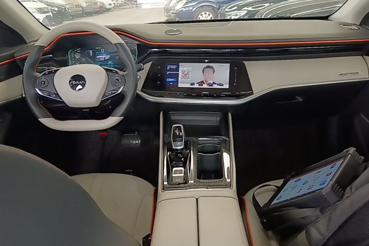 Used Dongfeng Aeolus Yixuan MAX 2023 1.5T Super Cool Trendy Dad Edition Center Console