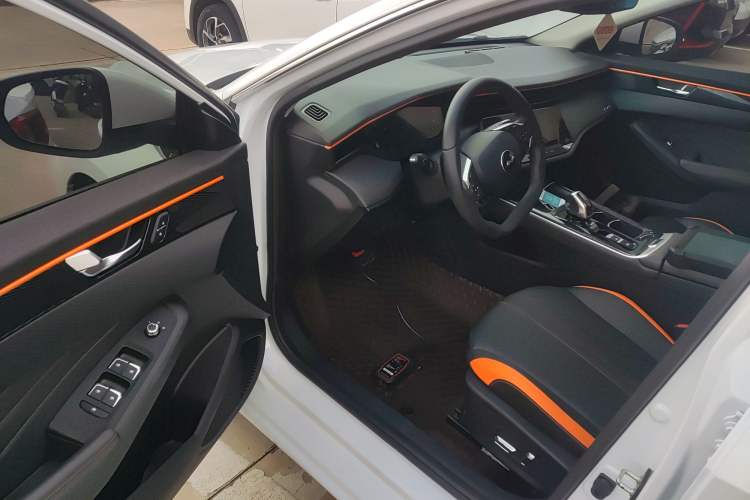 Used Dongfeng Aeolus Yixuan MAX 2023 1.5T Ultra-Stylish Trendsetting Dad Edition Driver Seat