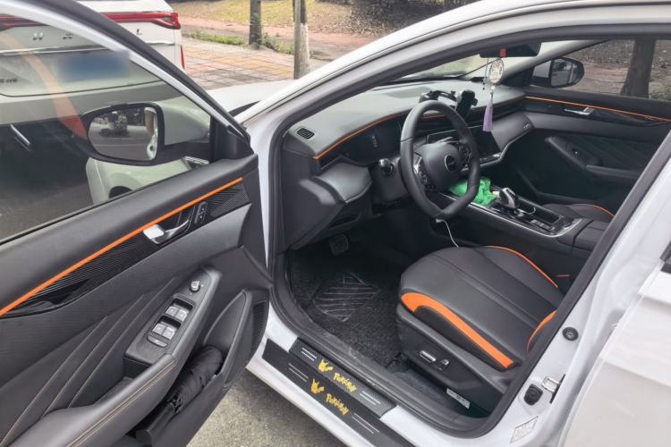 Used Dongfeng Aeolus Yixuan MAX 2023 1.5T Ultra-Stylish Trendsetting Dad Edition Driver Seat