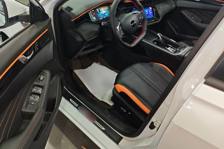 Used Dongfeng Aeolus Yixuan MAX 2023 1.5T Ultra-Stylish Trendsetting Dad Edition Driver Seat