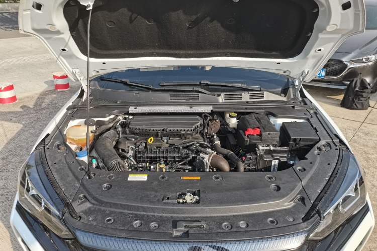 Used Dongfeng Aeolus Yixuan MAX 2023 1.5T Super Cool Trendy Dad Edition Engine Bay