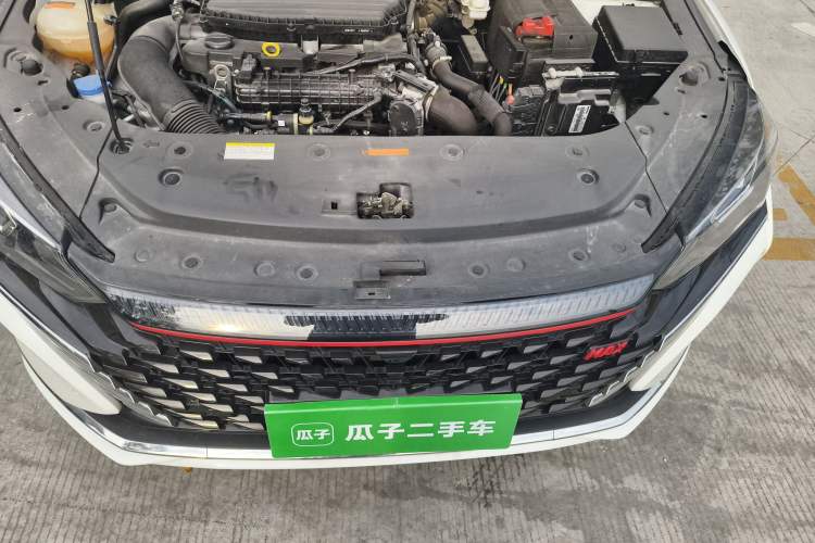 Used Dongfeng Aeolus Yixuan MAX 2023 1.5T Ultra-Stylish Trendsetting Dad Edition Engine Bay Left