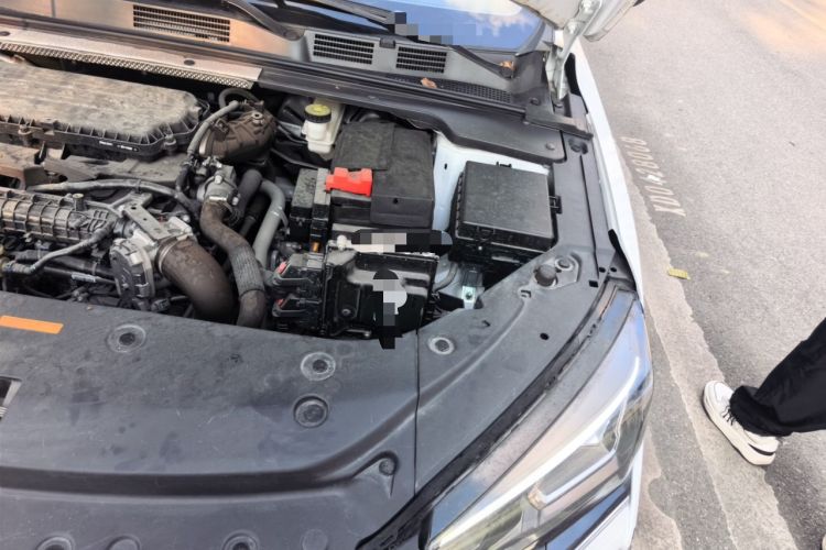 Used Dongfeng Aeolus Yixuan MAX 2023 1.5T Ultra-Stylish Trendsetting Dad Edition Engine Bay Left